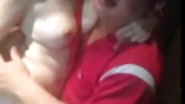 La belle jeune brune Jacqueline montre sa forme porno gratuit hd nue