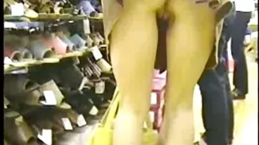 Chérie Gena enfonce un gode assez énorme dans meilleur site porno hd gratuit sa fente serrée