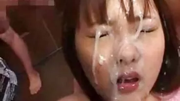 La mannequin sensuelle aux gros seins Rachael Cavalli ouvre sa chatte serrée film x gratuit hd et humide