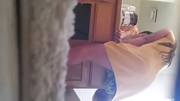 Brooklyn Chase, modèle aux gros seins extrêmement doux, suce une très grosse film pournou hd bite