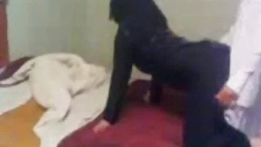 La jeune mannequin épicée Lilly filme porno hd online gratis Bella chevauche une grosse bite dans la chambre