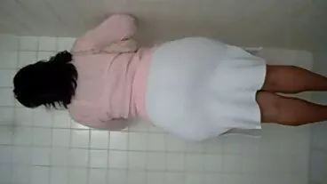 La superbe brune meilleur porno hd Cassidy Klein rebondit sur sa bite dure