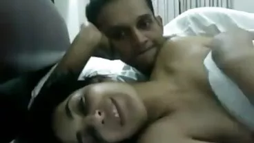 La film pournou hd superbe brune miniature Rhaya Shyne chevauche une longue bite
