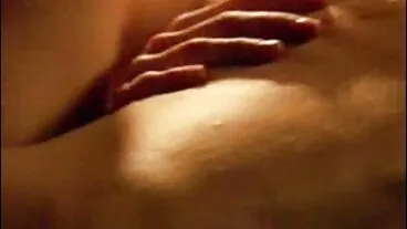 Abella Danger site porno gratuit hd et Kira Noir se font baiser dans le lit