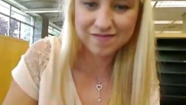 Un mec chanceux a la chance de film x francais hd baiser une superbe Evelin Stone