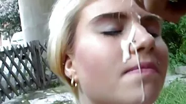 La douce poussin en solo Emily Devine stimule sa fente porno tukif hd affamée