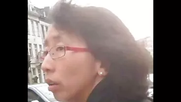 Bonne séance de sniffing de culotte avec une jolie brune porno en haute définition Sandy