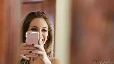 La séduisante jeune brune Alice Koks se fait baiser filme porno hd online gratis par une grosse bite