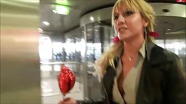 La superbe poupée aux gros seins Ariella video porno francais hd Ferrera se fait défoncer par une longue bite