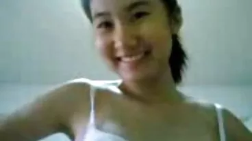 La belle brune aux petits seins Nadia Noja se fait video porno gratuit hd pénétrer par une grosse bite