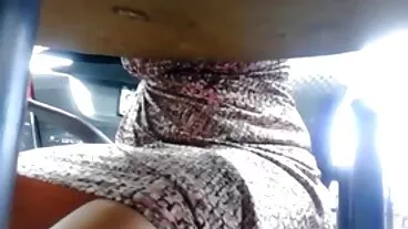 Poussin aux cheveux bouclés avec un porno hd tukif cul rond Jasmine pose nue devant la caméra