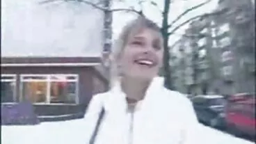 La beauté aux gros seins London River porno gratuit en hd chevauche une grosse bite dans la pose de cow-girl