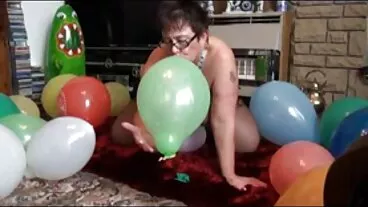 La nana esthétique Kira Perez suce un beau pénis sur les genoux vidéos porno hd gratuit