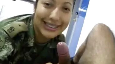 La superbe teen brune Nelya Jorden a ouvert son trou humide film porno hd français pour une grosse bite