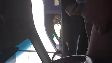 La superbe brune Nikky Stills montre son amour pour un nouvel amant porno haute définition