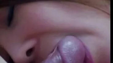 Sexy comme film pono hd l'enfer poupée Adira Allure sent sa bite dans son petit trou