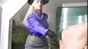 La blonde sensuelle Izzy Delphine s'amuse avec porno gratuit hd un énorme pénis