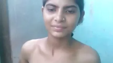 La blonde angélique aux melons massifs Kitana Flores video hd sex gratuit aime le sexe hard