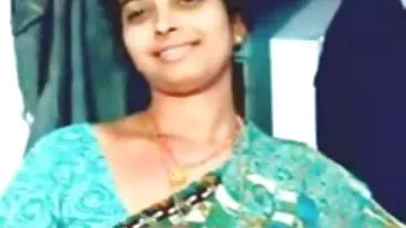 L'ange sensuel aux cheveux bouclés Alice Klay profite tellement de meilleur porno hd la baise anale