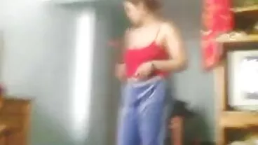 Douce ange aux petits seins Izzy Lush baisée par une vidéos pornos hd jolie longue saucisse