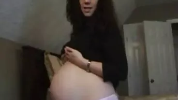 La brune épaisse Tommy site porno gratuit hd King baise son propre trou du cul