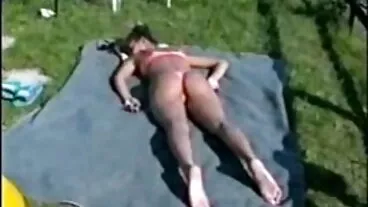 La beauté naturelle aux gros seins Nancy Ace saute sur un long fille porno hd pénis