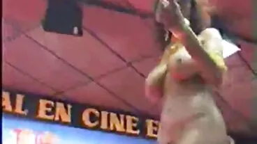 La porno amateur francais hd déesse ébène sensuelle Demi Sutra baise avec un homme blanc chanceux