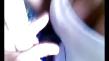 La brune chaude et sexy Bella Tina se fait défoncer par meilleur film porno hd deux hommes