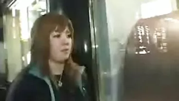 Carolina Sweets, poussin aux cheveux film pono hd corbeau, se fait baiser par une énorme bite noire