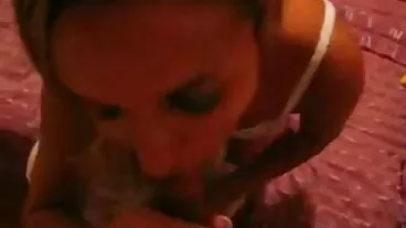 Ange huilé aux seins film hd porno gratuit tatoués Bonnie Rotten clouée au sol