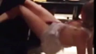 L'ange aux film pono hd gros seins Anny Aurora montre son amour anal pour un nouveau petit ami