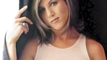 Poussin aux cheveux bruns Jane Wilde empalé analement par un gros futai online gratis pénis