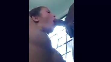 La jeune fille épicée aux gros seins Sata Jones stimule sa chatte humide video porno gratuit hd