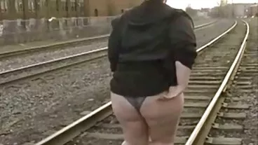 L'étonnante jeune brune Izzy Lush baisée le matin film porno francais hd