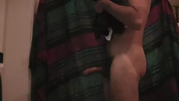 Riche brune aux seins énormes Daria xxx hd gratuit montre sa chatte nue
